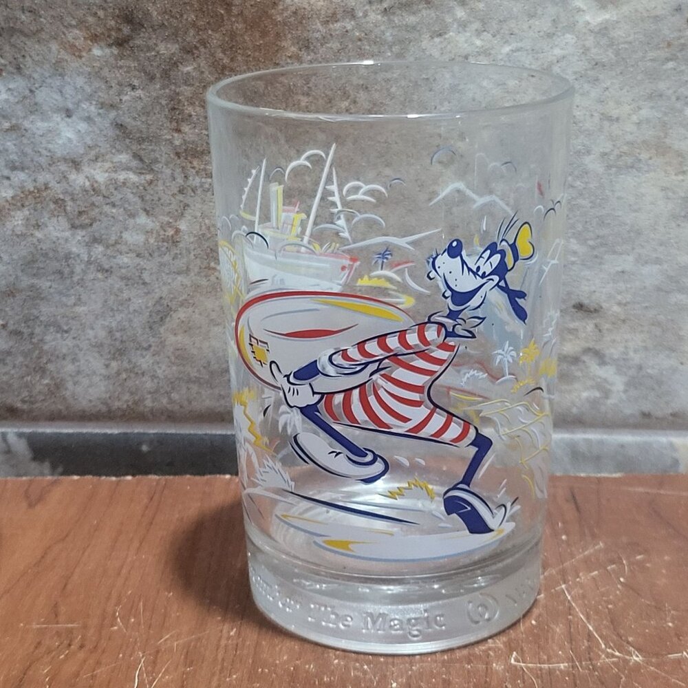 Walt Disney World 25th Anniversary Goofy Souvenir Glass Cup McDonalds 1996